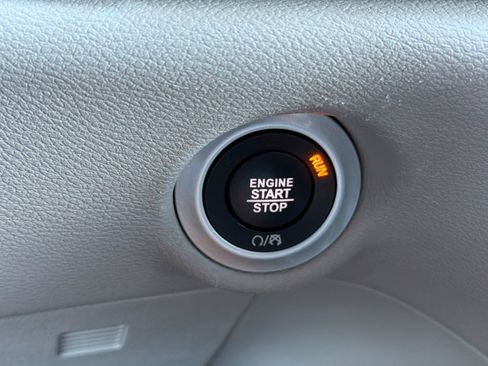 Used 2023 Chrysler Pacifica Touring-L FWD image 20