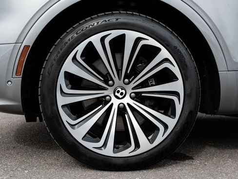 Certified 2022 Bentley Bentayga AWD/4WD image 6