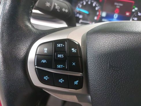 Used 2023 Ford Explorer XLT w/ Equipment Group 202A AWD/4WD image 19