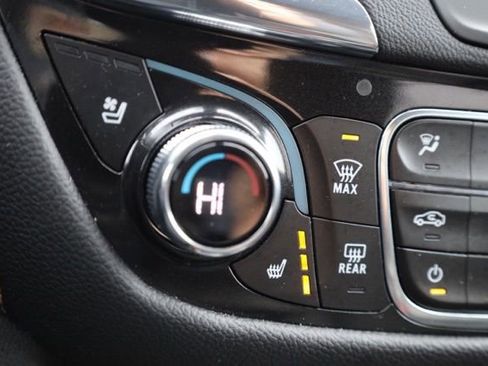 Used 2023 Chevrolet Equinox Premier image 25