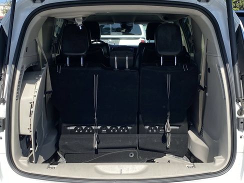 Used 2023 Chrysler Pacifica Touring-L FWD image 14
