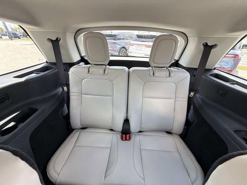 New 2026 Lincoln Aviator AWD image 18
