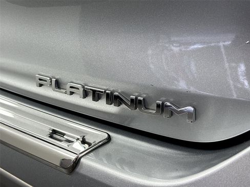Used 2023 Toyota Highlander Platinum FWD image 15