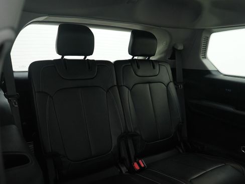 Used 2023 Jeep Grand Cherokee L Limited w/ Black Appearance Package image 12