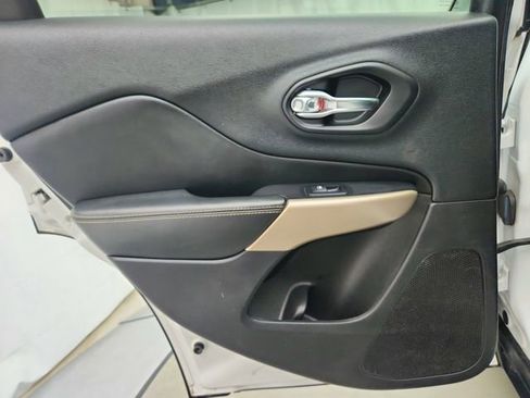 Used 2018 Jeep Cherokee Limited image 26