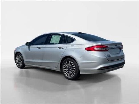 Used 2018 Ford Fusion SE w/ Fusion SE Technology Package FWD image 3