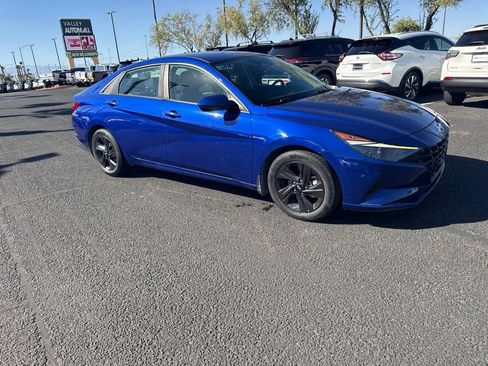 Used 2021 Hyundai Elantra SEL w/ Convenience Package FWD image 5