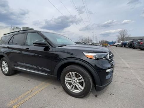 Used 2023 Ford Explorer XLT w/ Equipment Group 202A image 2