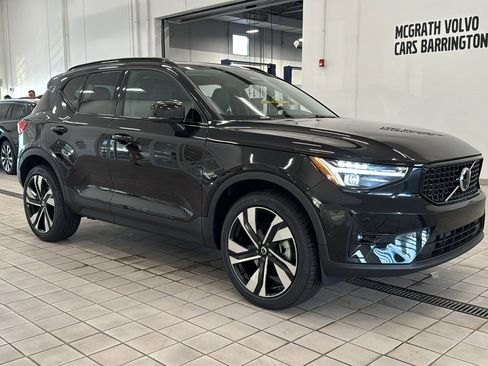 Used 2026 Volvo XC40 B5 Ultra w/ Protection Package Premier image 3