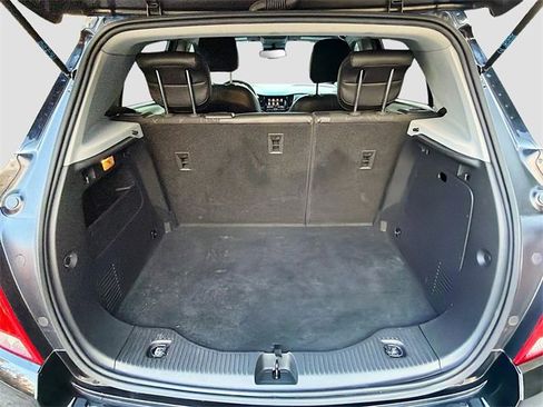 Used 2020 Chevrolet Trax LT w/ LT Convenience Package image 12