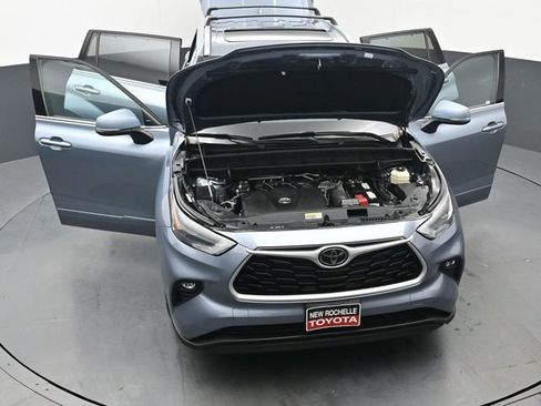 Used 2022 Toyota Highlander XLE image 61