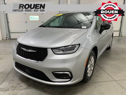 Used 2024 Chrysler Pacifica Touring-L