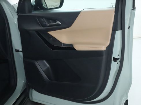 Used 2025 Chevrolet Equinox ACTIV w/ Safety and Technology Package image 32