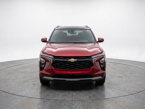 Used 2025 Chevrolet TrailBlazer LT FWD image 2