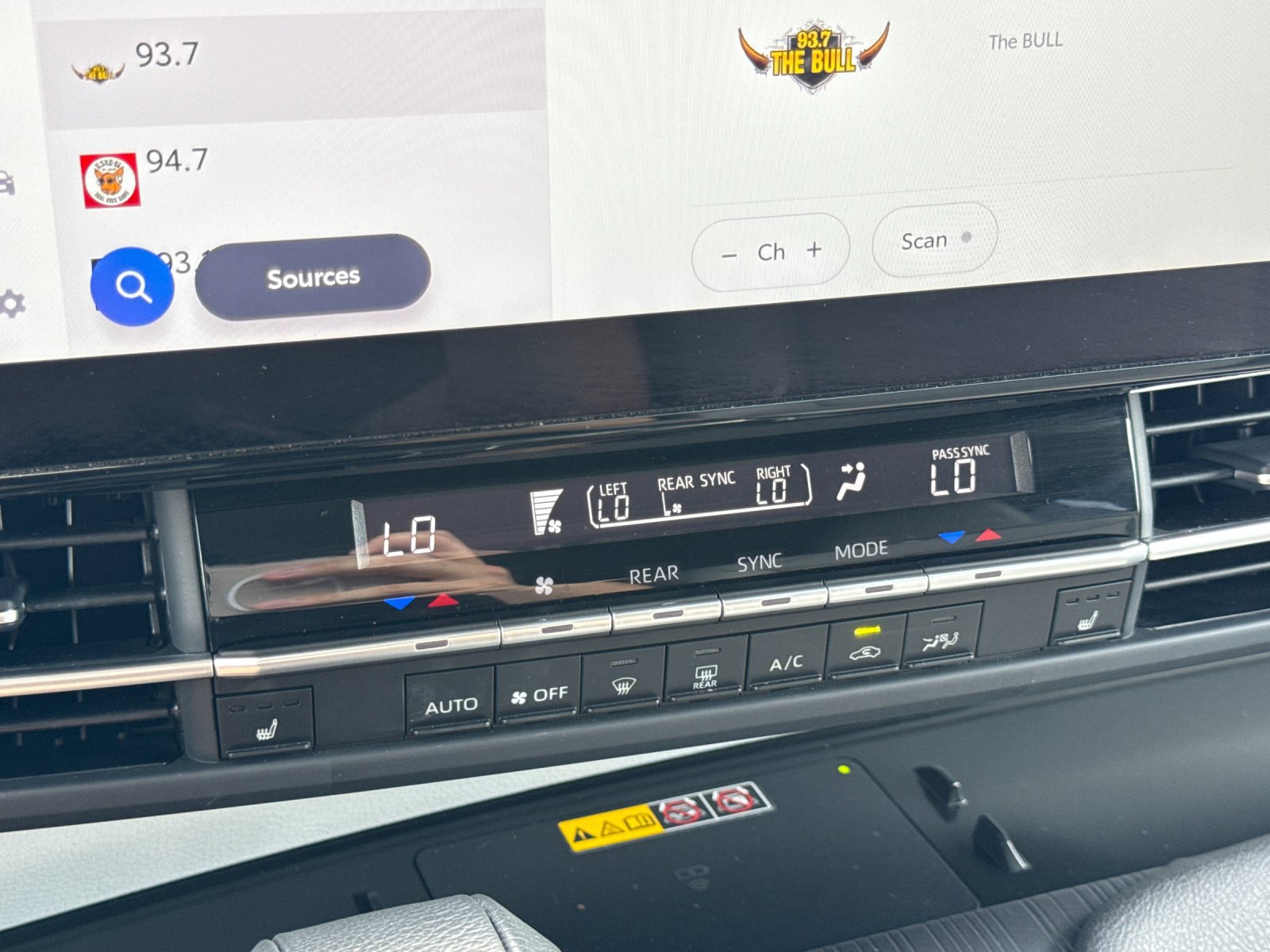 Used 2026 Toyota Sienna XLE FWD image 16
