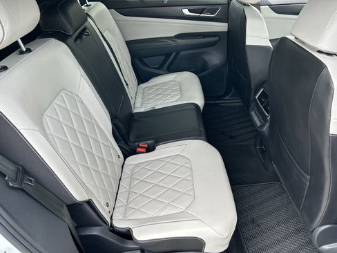 Used 2025 Volkswagen Atlas Cross Sport SEL Premium R-Line image 12