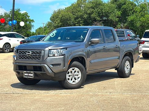 Used 2024 Nissan Frontier SV w/ Technology Package RWD image 2