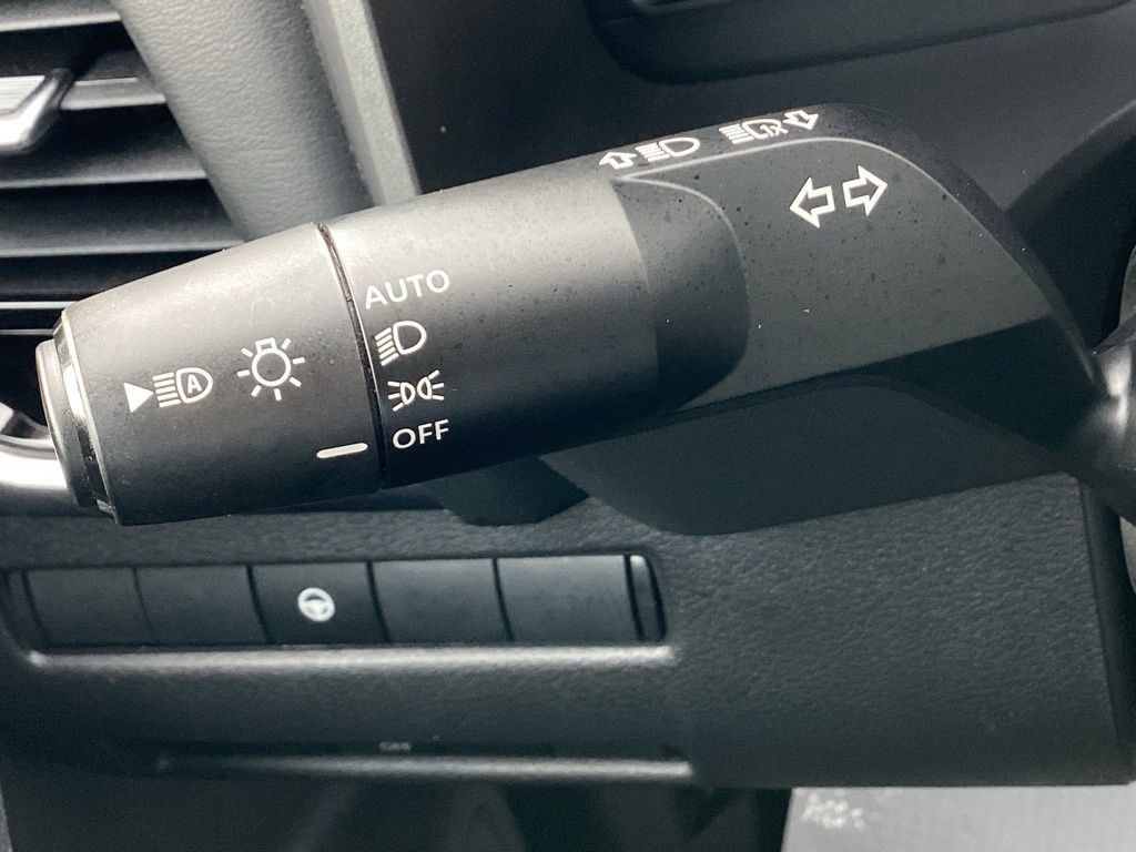 Used 2024 Nissan Rogue SL AWD/4WD image 25
