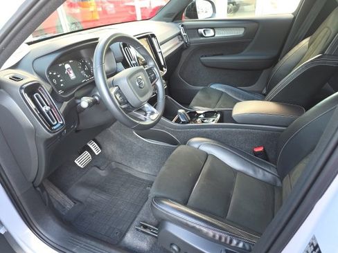 Used 2022 Volvo XC40 T5 R-Design w/ Protection Package Premier image 8