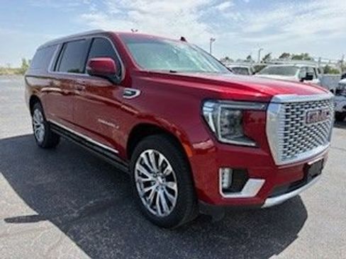 Used 2021 GMC Yukon XL Denali w/ Denali Premium Package AWD/4WD image 6