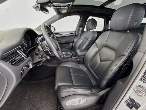 Certified 2024 Porsche Macan Turbo AWD/4WD image 5