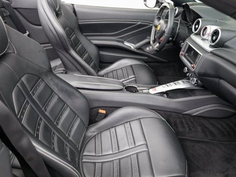 Used 2016 Ferrari California T image 32