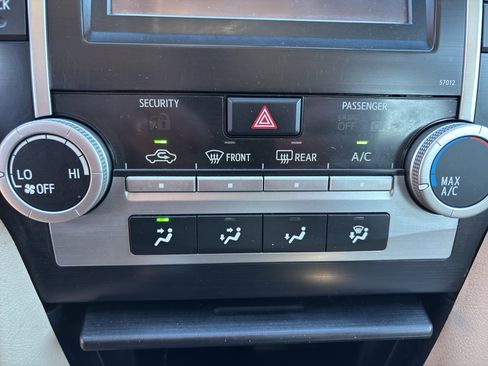 Used 2012 Toyota Camry LE image 7