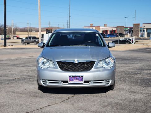 Used 2010 Chrysler Sebring Limited image 6