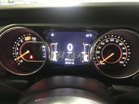 Used 2018 Jeep Wrangler Unlimited Sahara AWD/4WD image 18