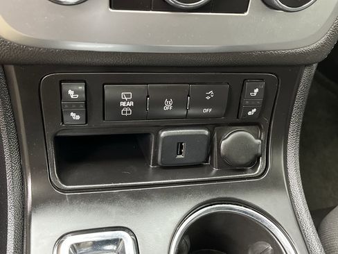 Used 2015 GMC Acadia SLE FWD image 22