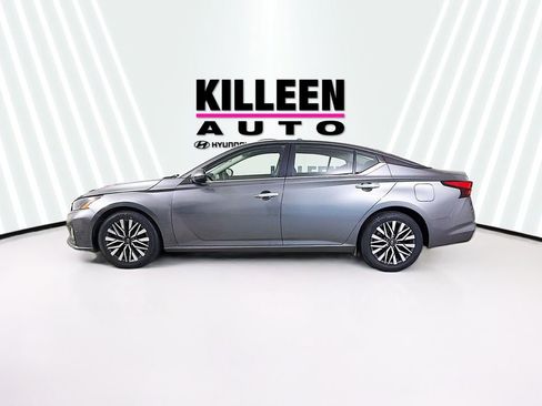 Used 2023 Nissan Altima 2.5 SV image 3