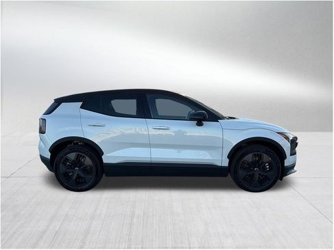 New 2026 Volvo EX30 Cross Country Ultra image 4