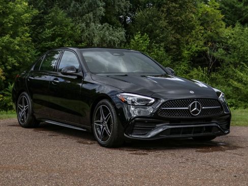 Used 2025 Mercedes-Benz C 300 4MATIC Sedan image 3