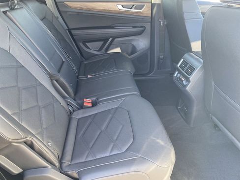 New 2026 Volkswagen Atlas SE image 9