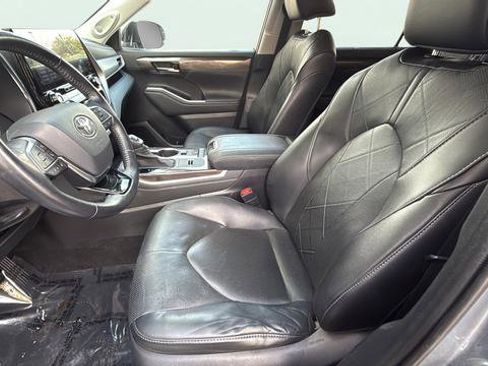 Used 2020 Toyota Highlander Platinum image 13