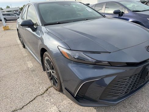 Used 2026 Toyota Camry SE w/ Convenience Package image 3