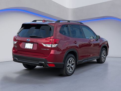 Used 2021 Subaru Forester Premium AWD/4WD image 9