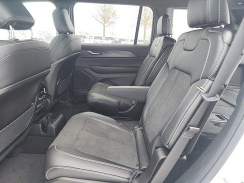 New 2025 Jeep Grand Cherokee L Altitude image 17