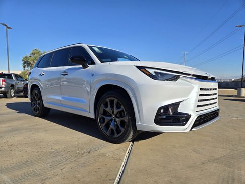 New 2026 Lexus TX 500h AWD image 2