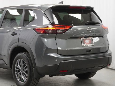 Used 2025 Nissan Rogue S image 12