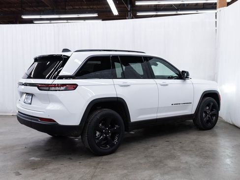 New 2026 Jeep Grand Cherokee Limited w/ Limited Altitude Package AWD/4WD image 6