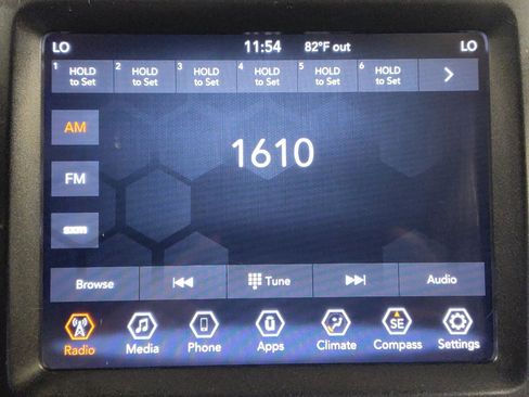 Used 2019 Jeep Cherokee Trailhawk AWD/4WD image 25