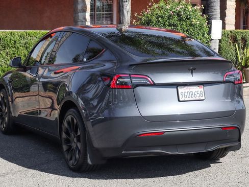 Used 2023 Tesla Model Y Long Range image 6