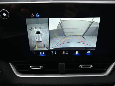 New 2026 Chevrolet Equinox LT w/ Convenience Package II FWD image 17