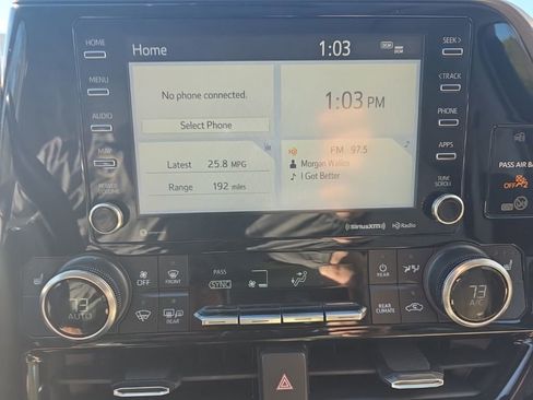 Used 2022 Toyota Highlander XLE image 29