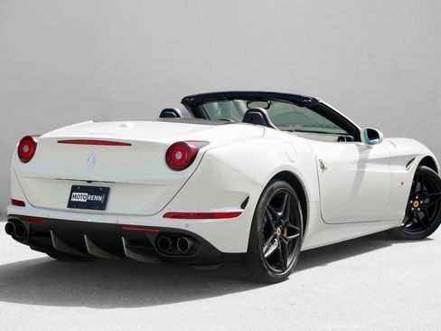 Used 2016 Ferrari California T RWD image 3