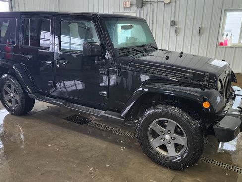 Used 2011 Jeep Wrangler Mojave image 3