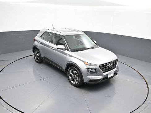 Certified 2024 Hyundai Venue SEL FWD image 36
