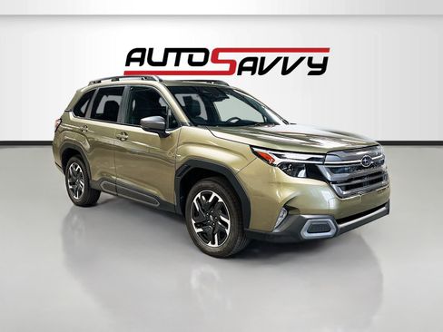 Used 2025 Subaru Forester Limited AWD/4WD image 1