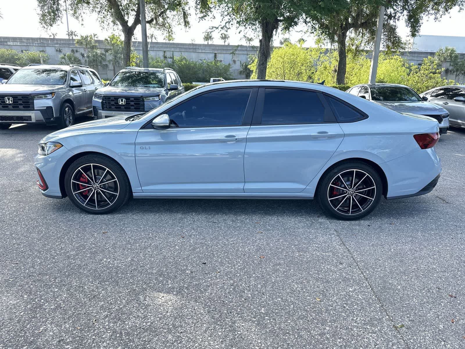 Used 2025 Volkswagen Jetta GLI Autobahn FWD image 3